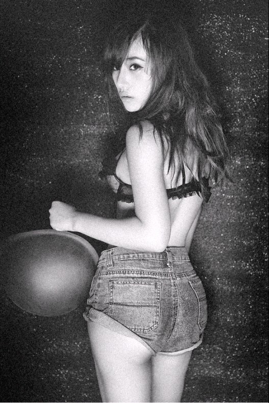 妖姬宅美女耿子涵黑白内衣秀