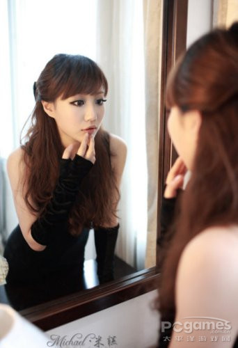 网游模特小訫美眉秀私房 黑丝、电眼最迷