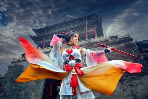 宅男女神叶梓萱代言游戏 俯身秀乳沟